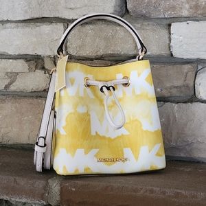 Michael Kors Suri SM Bucket Crossbody